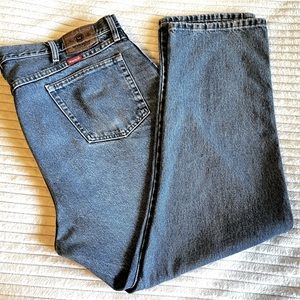 Wrangler classic. Regular fit 42 x 30” Man Jeans